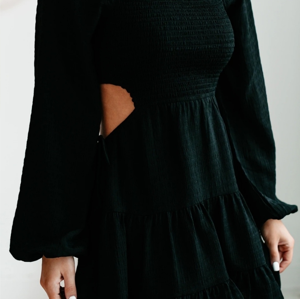 NWT cute long sleeve cut out dress - Picture 3 of 4
